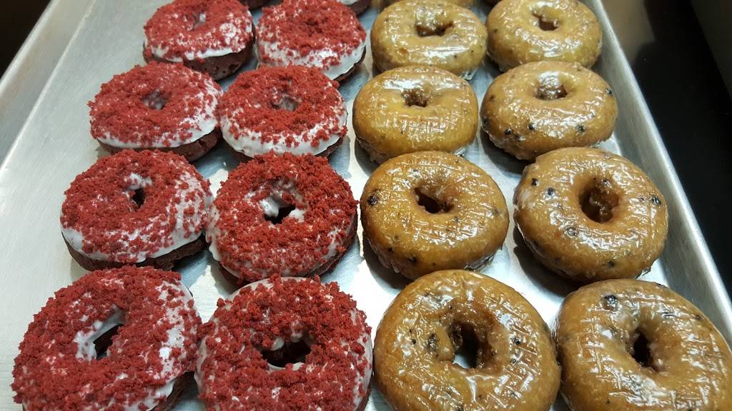 California Donuts | bakery | 11255 Camino Ruiz, San Diego, CA 92126, USA | 8585787230 OR +1 858-578-7230