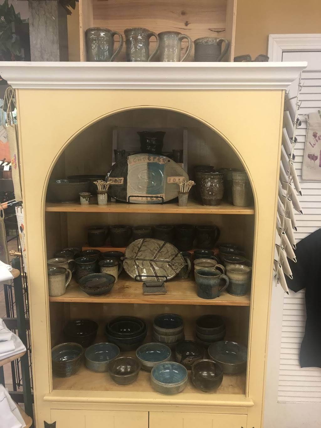 Red’s Emporium | restaurant | 1514 Tremont St, Duxbury, MA 02332, USA | 7819341313 OR +1 781-934-1313