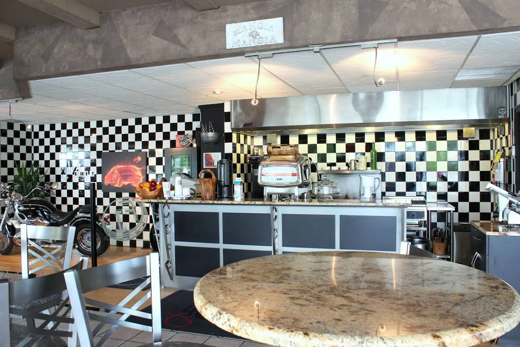 Club Il Cavallino | restaurant | 9420 Tecumseh Rd E, Windsor, ON N8R 1A2, Canada | 5199792937 OR +1 519-979-2937