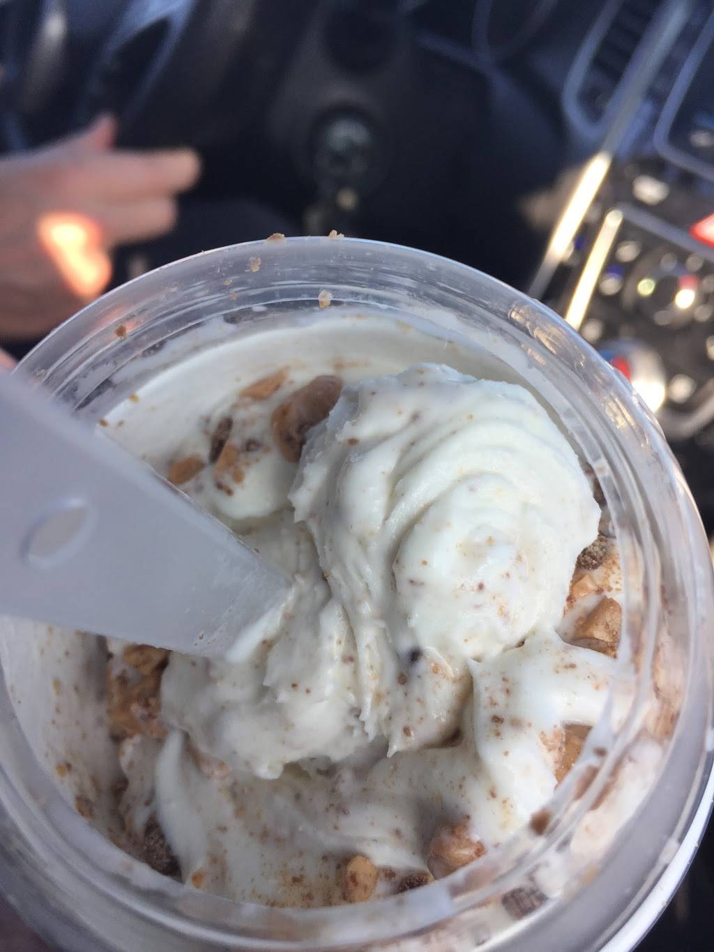 McDonalds | cafe | 347 Yonge St, Barrie, ON L4N 4C9, Canada | 7057390397 OR +1 705-739-0397