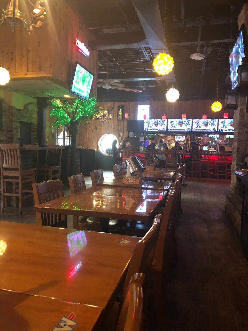 Wild Wing | restaurant | 249 Queen St E, Brampton, ON L6W 3H4, Canada | 9052169424 OR +1 905-216-9424