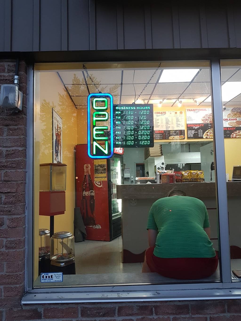 New Orleans Pizza | meal delivery | 15 Ontario St S, Grand Bend, ON N0M 1T0, Canada | 5192386868 OR +1 519-238-6868