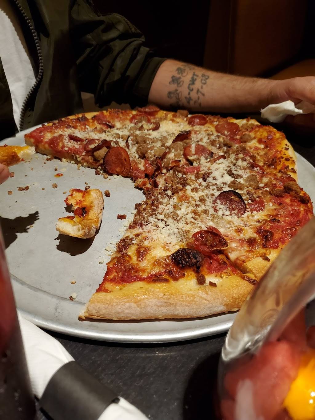 Ninos Pizza | restaurant | 500 Atwood Ave, Cranston, RI 02920, USA | 4019423137 OR +1 401-942-3137