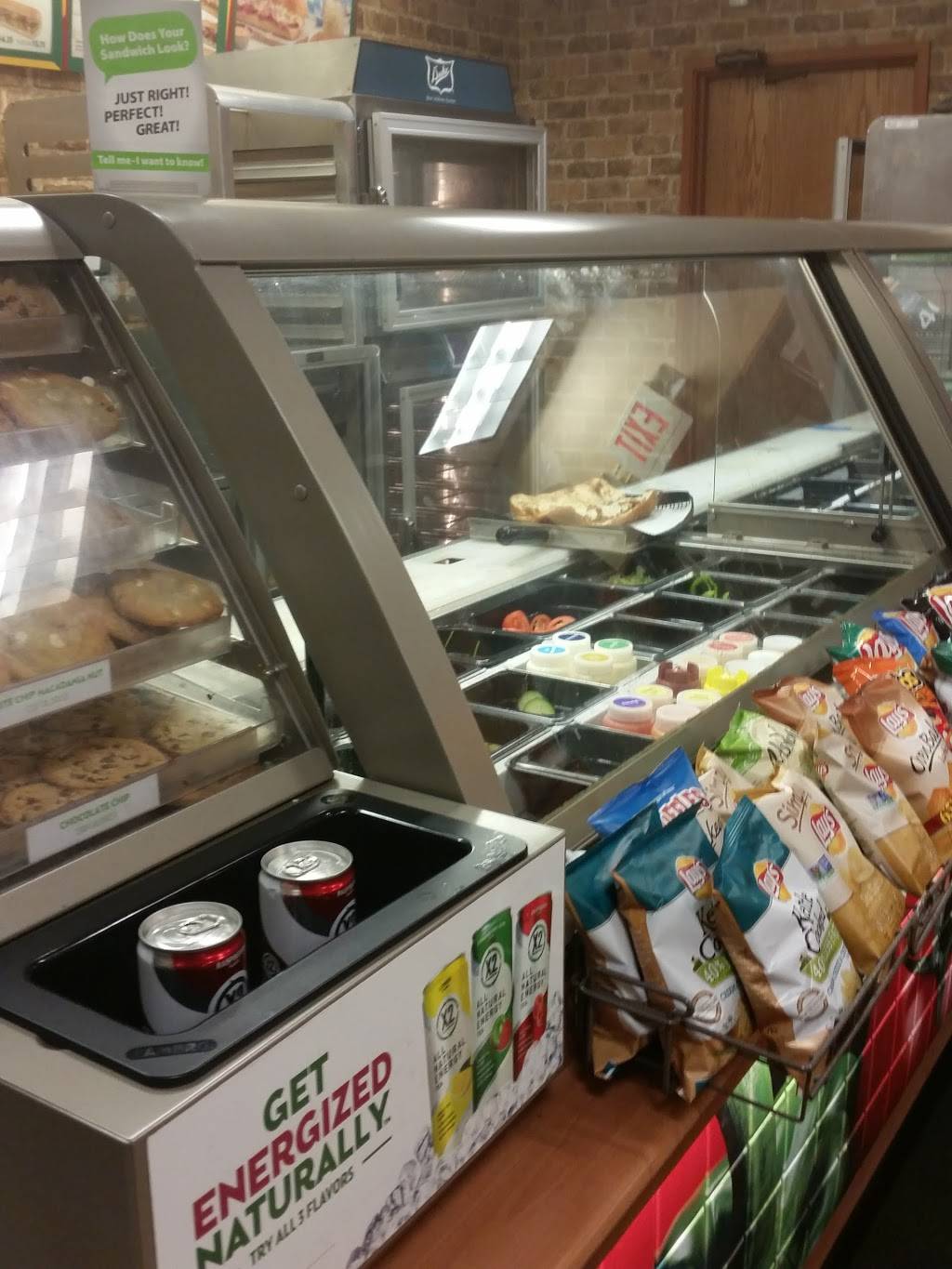 Subway | restaurant | 4011 Monroe St, Toledo, OH 43606, USA | 4194730836 OR +1 419-473-0836