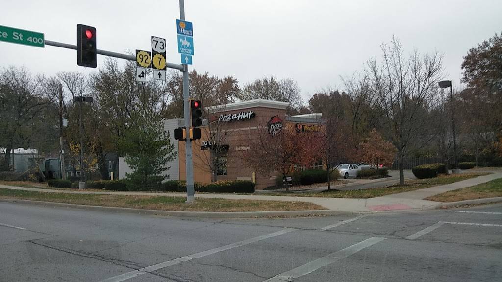 Pizza Hut | meal delivery | 407 N Main St, Lansing, KS 66043, USA | 9137273232 OR +1 913-727-3232