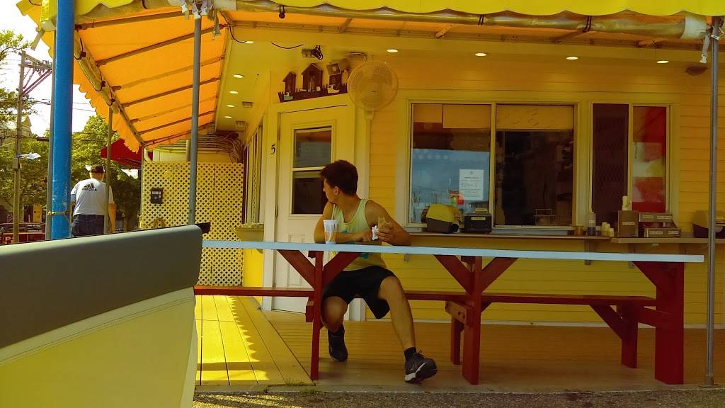 Mojos | restaurant | 5 Ryder St Ext, Provincetown, MA 02657, USA | 5084873140 OR +1 508-487-3140