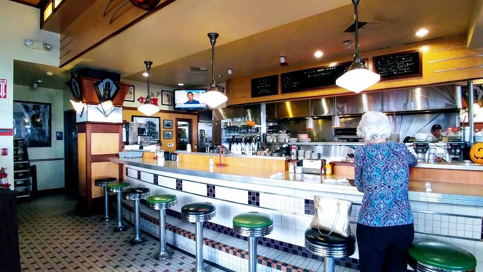 Woodys Diner | restaurant | 3461 Via Lido, Newport Beach, CA 92663, USA | 9497238777 OR +1 949-723-8777