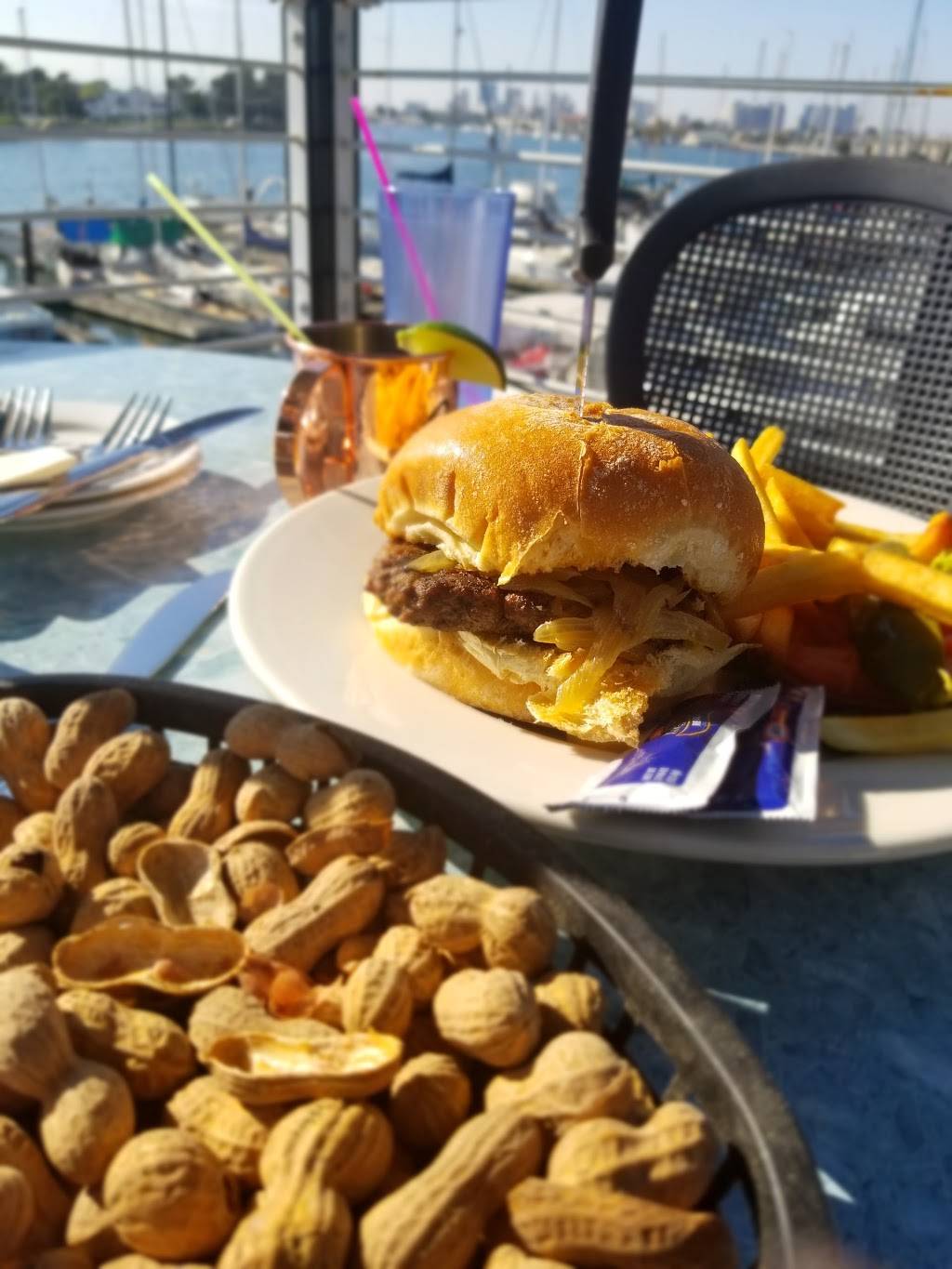 Quinns Lighthouse | restaurant | 1951 Embarcadero, Oakland, CA 94606, USA | 5105362050 OR +1 510-536-2050