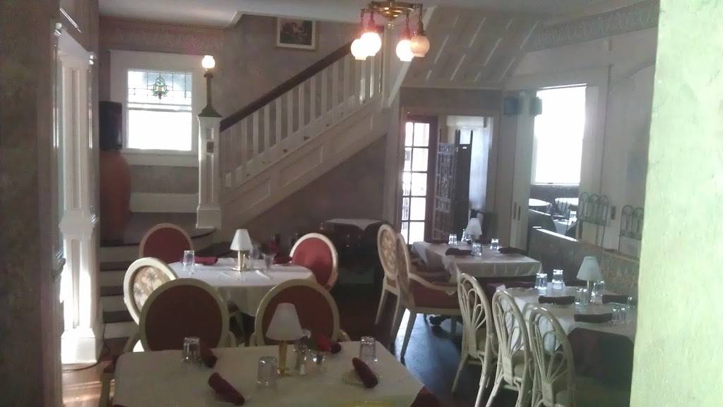 Giulios Greek & Italian Restaurant | restaurant | 105 E Ann St, Valdosta, GA 31601, USA | 2293330929 OR +1 229-333-0929