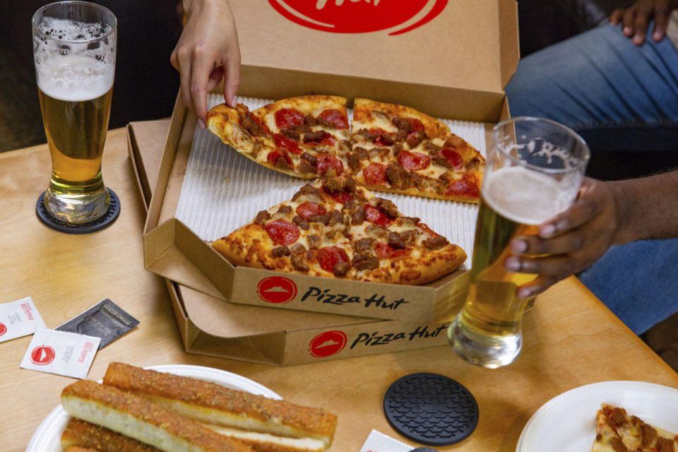 Pizza Hut | meal takeaway | 1101 Hennepin Ave, Minneapolis, MN 55403, USA | 6128000088 OR +1 612-800-0088