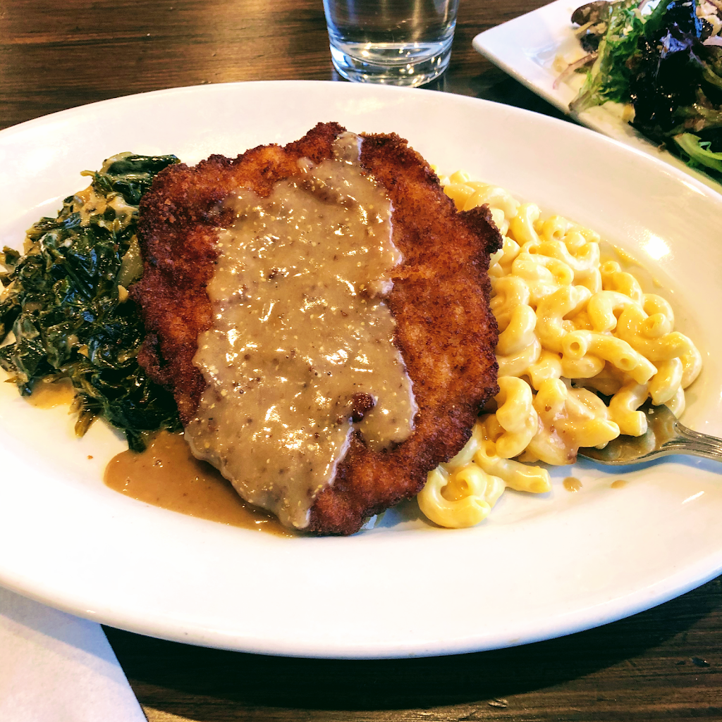 The Parkmoor Drive-In | restaurant | 220 W Lockwood Ave, Webster Groves, MO 63119, USA | 3149385554 OR +1 314-938-5554