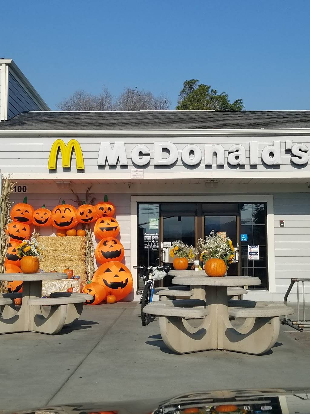 McDonalds | cafe | 100 N Cabrillo Hwy, Half Moon Bay, CA 94019, USA | 6507261222 OR +1 650-726-1222