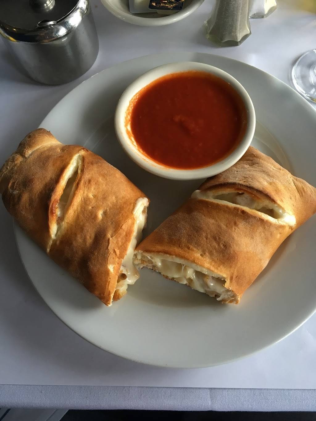 Giannas | restaurant | 1034 N Broadway, Yonkers, NY 10701, USA | 9143750106 OR +1 914-375-0106