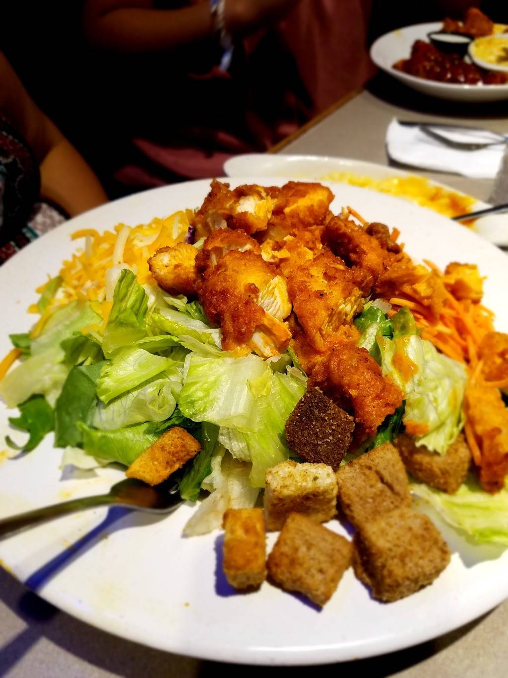 Pluckers Wing Bar | restaurant | 105 N Interstate 35, San Marcos, TX 78666, USA | 5127549464 OR +1 512-754-9464