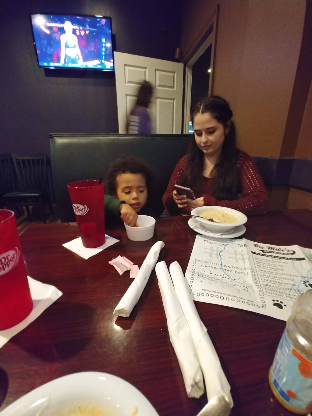 Big Mikes Sports Bar & Grill | restaurant | 123 Aspen Square, Denham Springs, LA 70726, USA | 2252435258 OR +1 225-243-5258