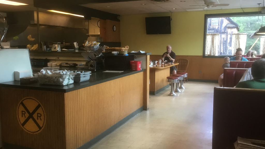 The River And Rail Cafe | restaurant | 12 Tolland Turnpike, Willington, CT 06279, USA | 8604871619 OR +1 860-487-1619