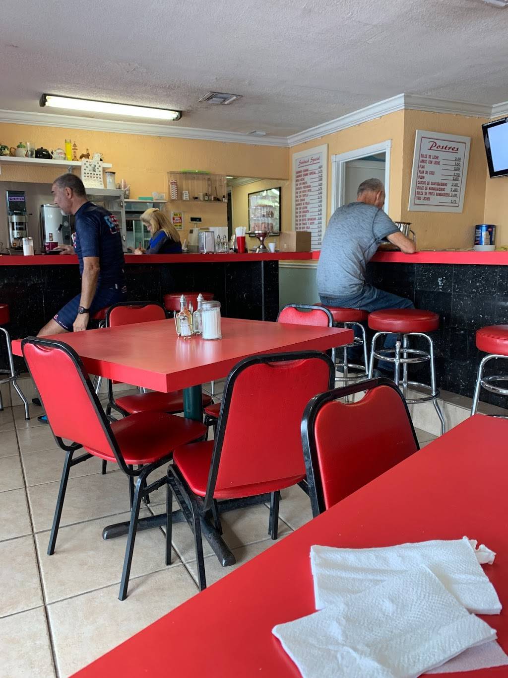 Rey Cafeteria | restaurant | 1055 E 41st St, Hialeah, FL 33013, USA | 3056857112 OR +1 305-685-7112
