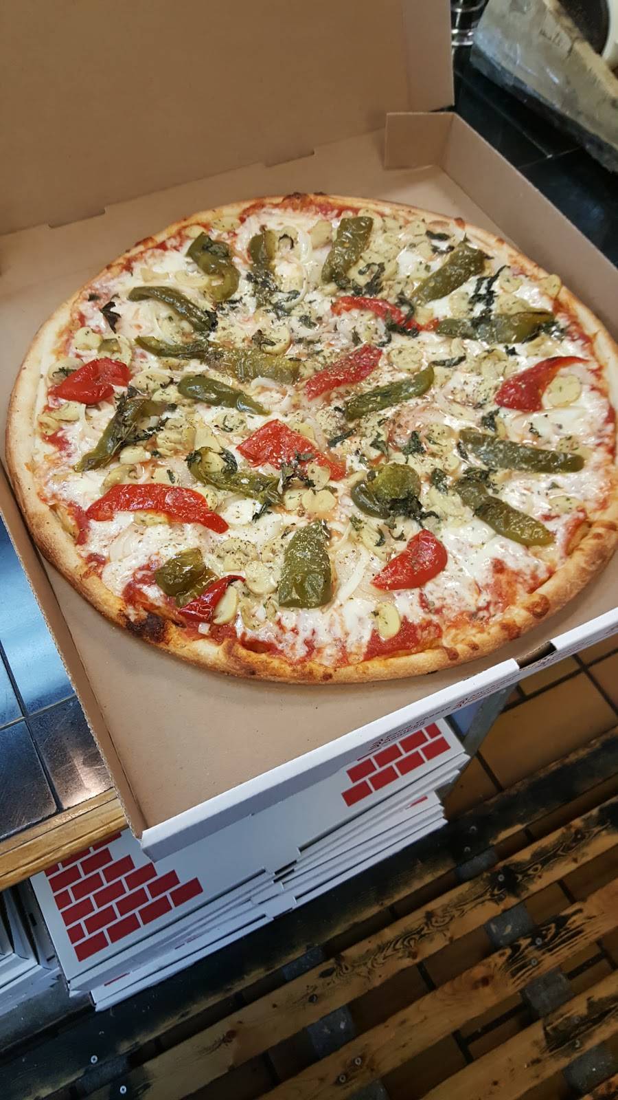 Victorios Pizza | restaurant | 1205 Sunrise Hwy, Bay Shore, NY 11706, USA | 6316653193 OR +1 631-665-3193