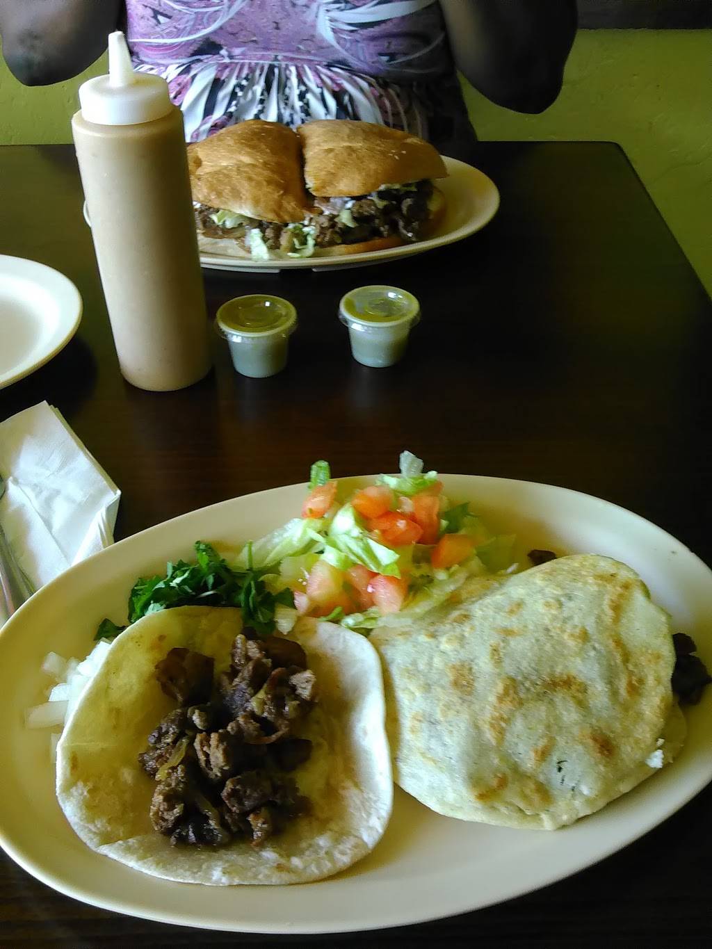 El Tacaso | restaurant | 902 N Westmoreland Rd, Dallas, TX 75211, USA | 2143333612 OR +1 214-333-3612