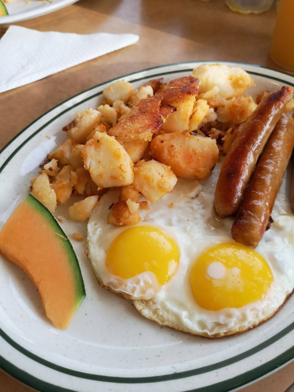 Georgian Family Restaurant | bakery | 401 Hume St, Collingwood, ON L9Y 1W7, Canada | 7054460770 OR +1 705-446-0770