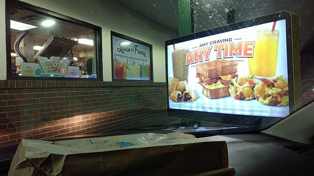 Sonic Drive-In | restaurant | 1002 S Kirkwood Rd, Kirkwood, MO 63122, USA | 3148351149 OR +1 314-835-1149