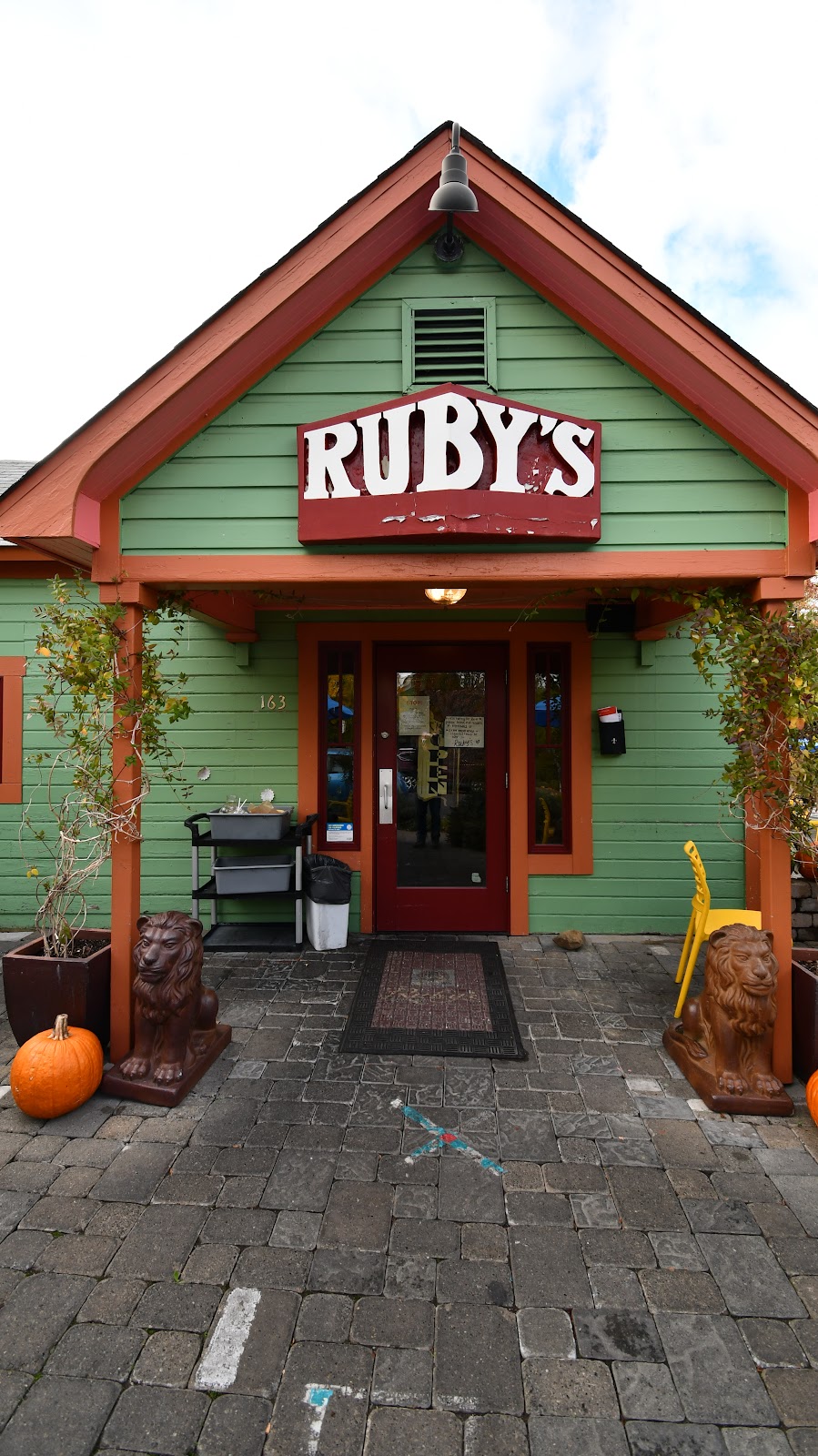 Rubys | restaurant | 163 N Pioneer St, Ashland, OR 97520, USA | 5414887717 OR +1 541-488-7717
