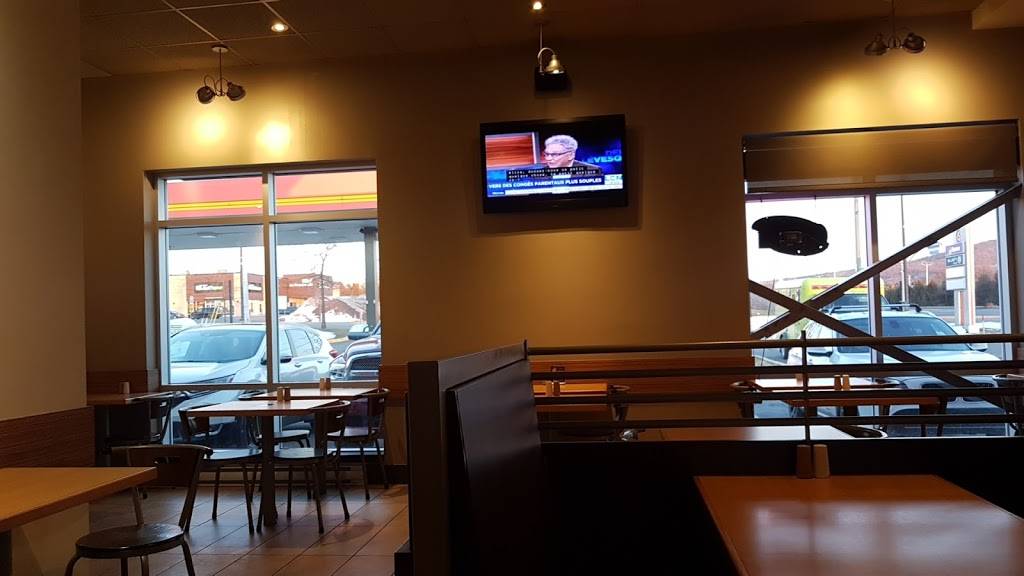 St-Hubert Express | restaurant | 1616 Rue du Sud, Cowansville, QC J2K 0A9, Canada | 4502632323 OR +1 450-263-2323