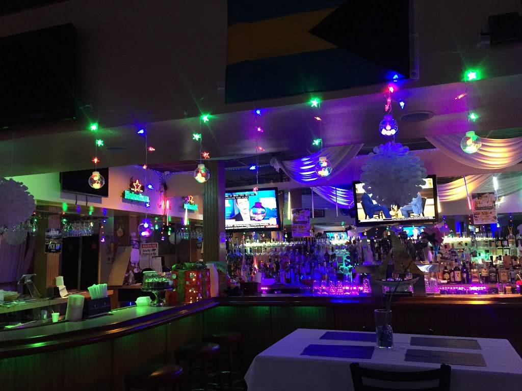 Fins & Things Bar & Grill | restaurant | 3801 N University Dr, Sunrise, FL 33351, USA | 9545338746 OR +1 954-533-8746