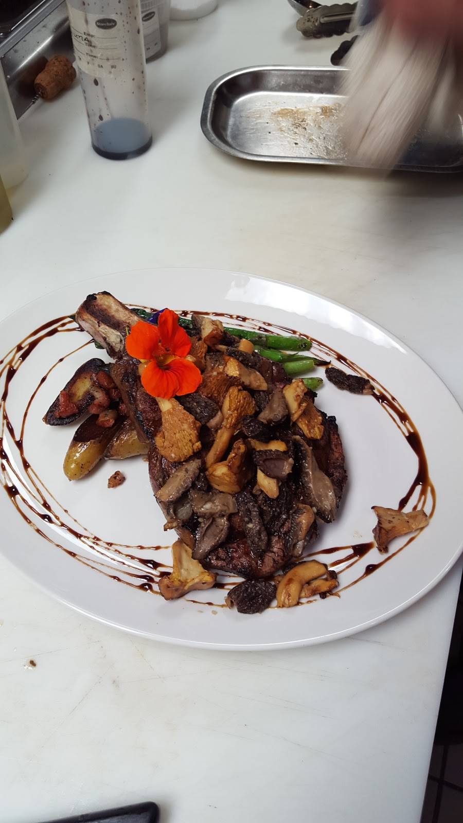 Walloon Lake Inn | restaurant | 4178 West St, Walloon Lake, MI 49796, USA | 2315352999 OR +1 231-535-2999