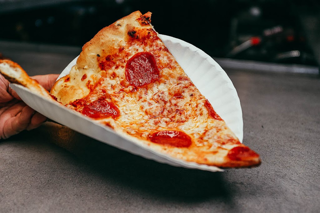 Slice n Roll Pizza Pub | restaurant | 141 E 4th St, Loveland, CO 80537, USA | 9707769141 OR +1 970-776-9141