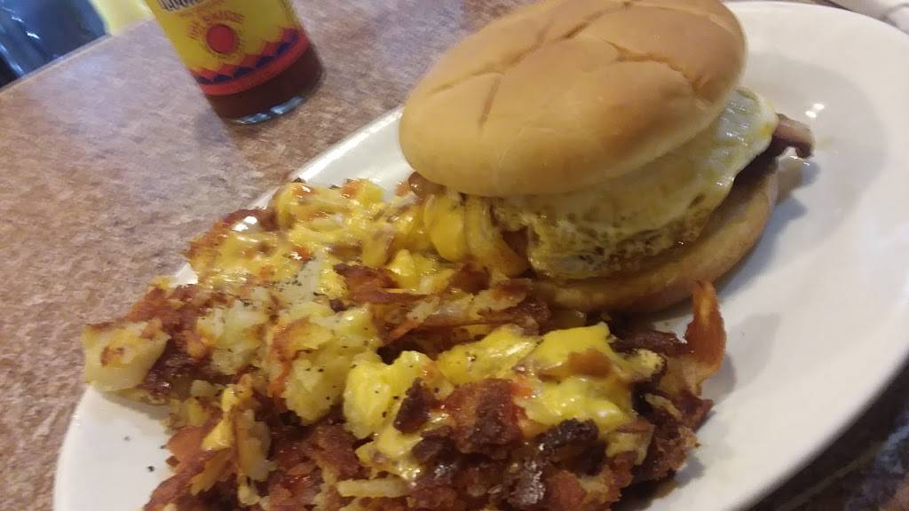 Aprils Downtown Diner | restaurant | 118 N Franklin St, Manchester, IA 52057, USA | 5639271075 OR +1 563-927-1075