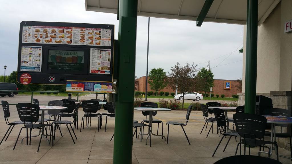 Sonic Drive-In | restaurant | 221 W Douglas Rd, Mishawaka, IN 46545, USA | 5742470987 OR +1 574-247-0987