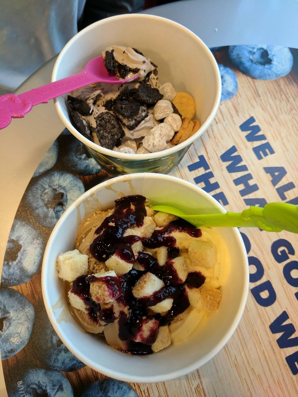 Menchies Frozen Yogurt | bakery | 4100 N Alafaya Trail Ste 109, Orlando, FL 32826, USA | 4076584817 OR +1 407-658-4817