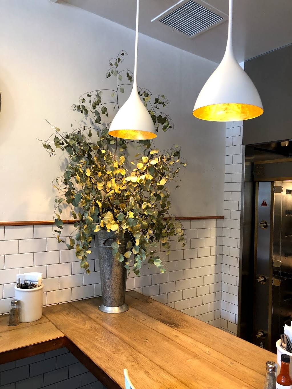 Souvla | restaurant | 2272 Chestnut St, San Francisco, CA 94123, USA | 4154005458 OR +1 415-400-5458