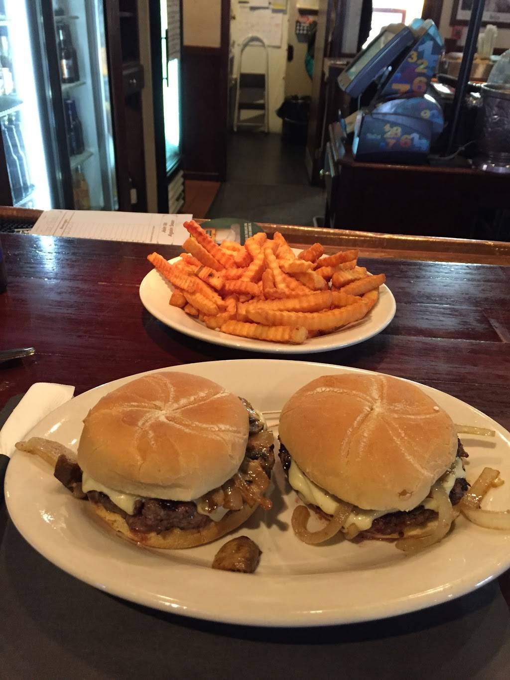 T & Ts 133 Club | restaurant | 29 Warren Ave #5019, East Providence, RI 02914, USA | 4014381330 OR +1 401-438-1330