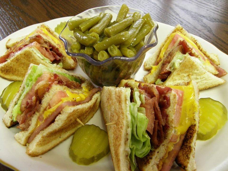 Carey Hilliards Restaurant | restaurant | 11111 Abercorn St, Savannah, GA 31419, USA | 9129253225 OR +1 912-925-3225