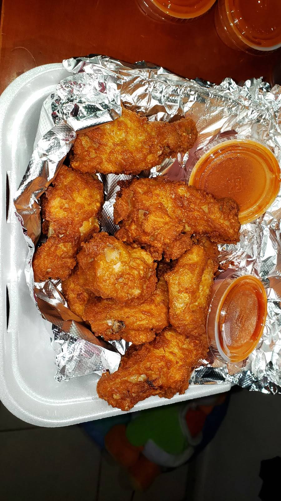 Dino’s Pizza Wings Subs | restaurant | 685 W Base Line St unit i, San Bernardino, CA 92410, USA | 9095716226 OR +1 909-571-6226