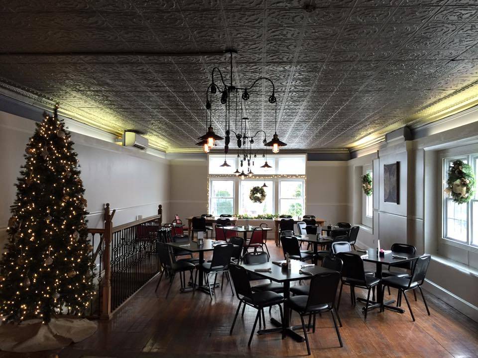 Seasoning Bistro | restaurant | 506 Public Square, Benton, IL 62812, USA | 6184393003 OR +1 618-439-3003