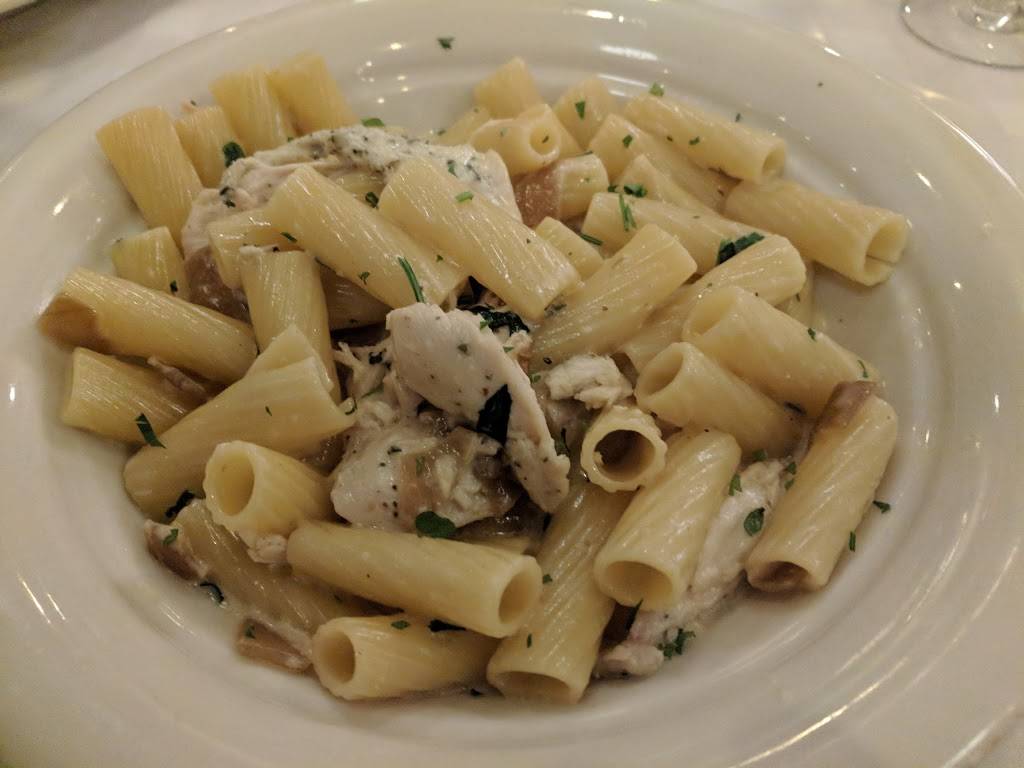 Maggianos Little Italy | restaurant | 2100 Annapolis Mall Rd Suite 1200, Annapolis, MD 21401, USA | 4102663584 OR +1 410-266-3584