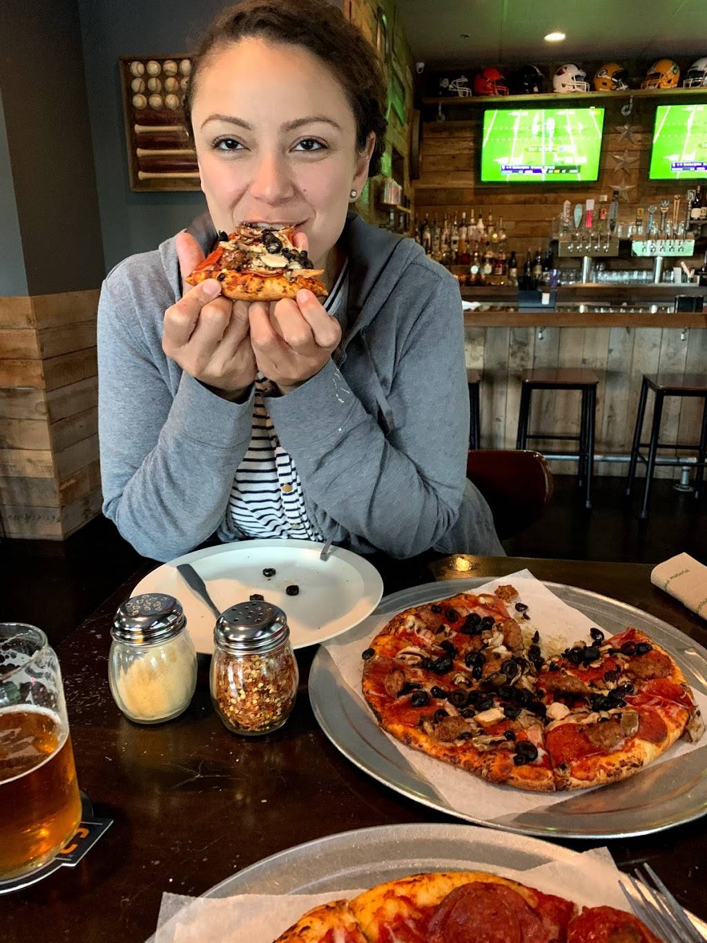 JJs Pub | meal takeaway | 1399 McVey Ave, Lake Oswego, OR 97034, USA | 9712047999 OR +1 971-204-7999