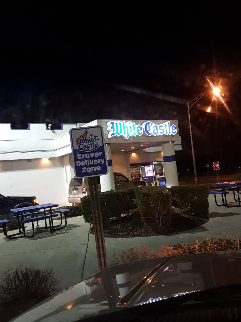 White Castle | restaurant | 211 Roosevelt Rd, Maywood, IL 60153, USA | 7083452621 OR +1 708-345-2621