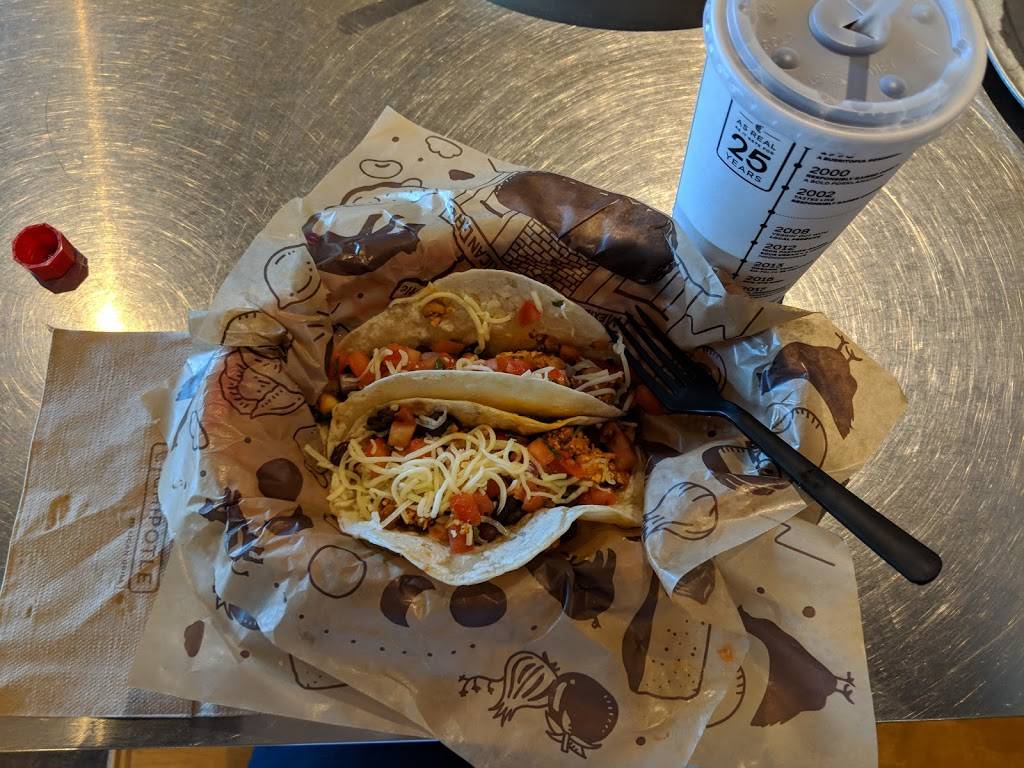 Chipotle Mexican Grill | restaurant | 5420 Southpoint Plaza Way, Fredericksburg, VA 22407, USA | 5407106040 OR +1 540-710-6040