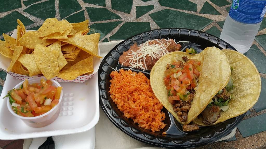 Margaritas Kitchen & Cantina | restaurant | 879 W Harbor Dr, San Diego, CA 92101, USA | 6192393800 OR +1 619-239-3800