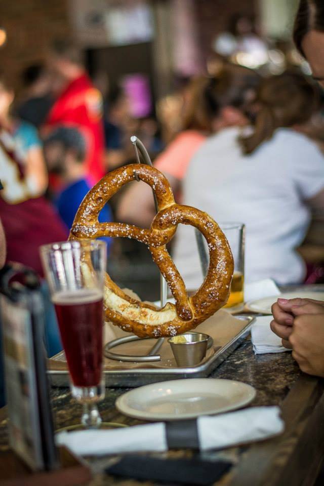 Ferchs Crafthouse Grille | restaurant | 418 N Mayfair Rd, Wauwatosa, WI 53226, USA | 2627703902 OR +1 262-770-3902