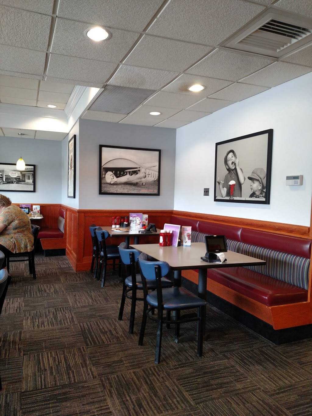 Friendlys | restaurant | 558 Aviation Rd, Queensbury, NY 12804, USA | 5187921338 OR +1 518-792-1338