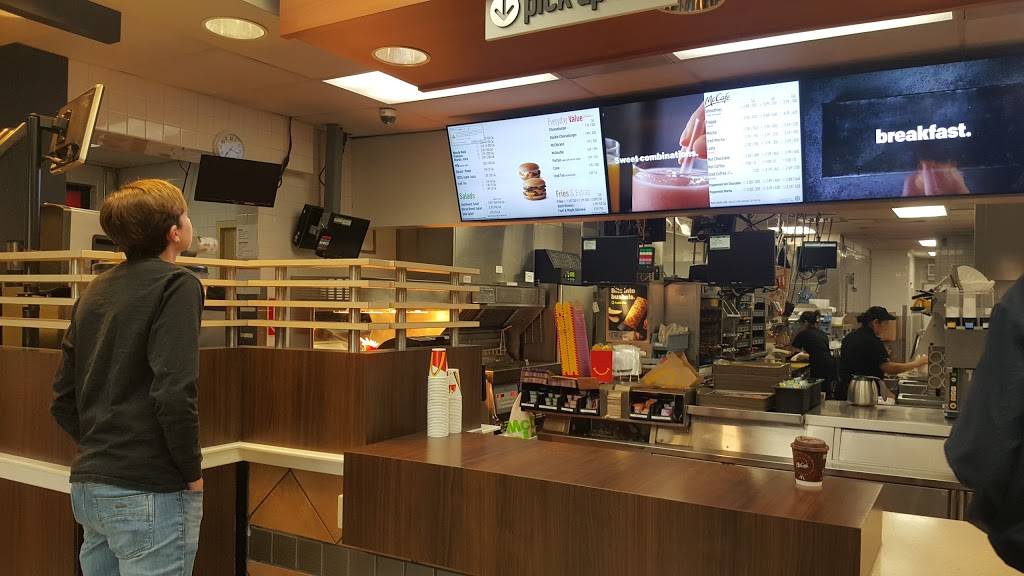 McDonalds | cafe | 3794 Plaza, Oceanside, CA 92056, USA | 7609457847 OR +1 760-945-7847