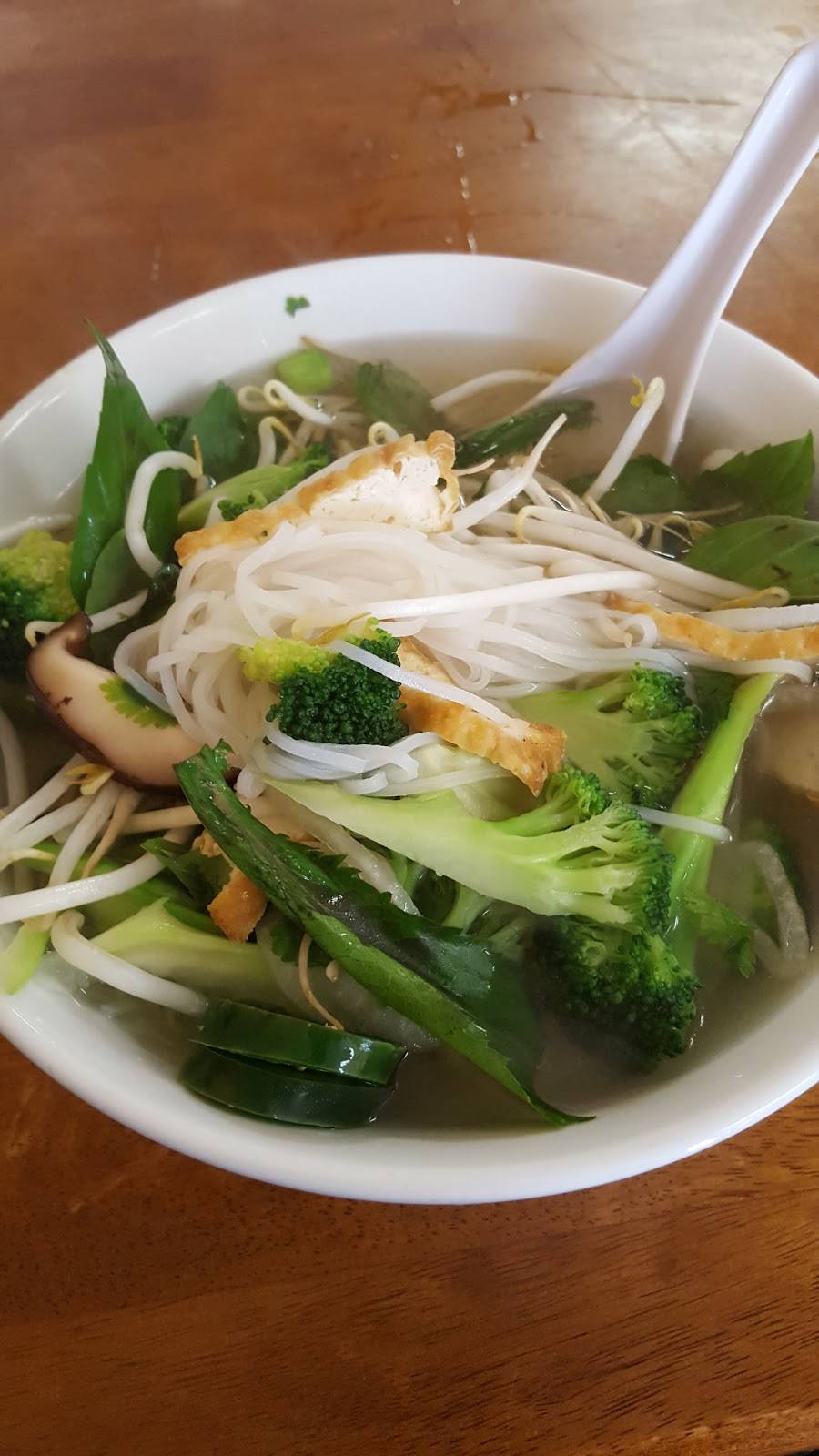 Pho Hong Thom | restaurant | 48 Wood Ave, Bridgeport, CT 06605, USA | 2036901533 OR +1 203-690-1533