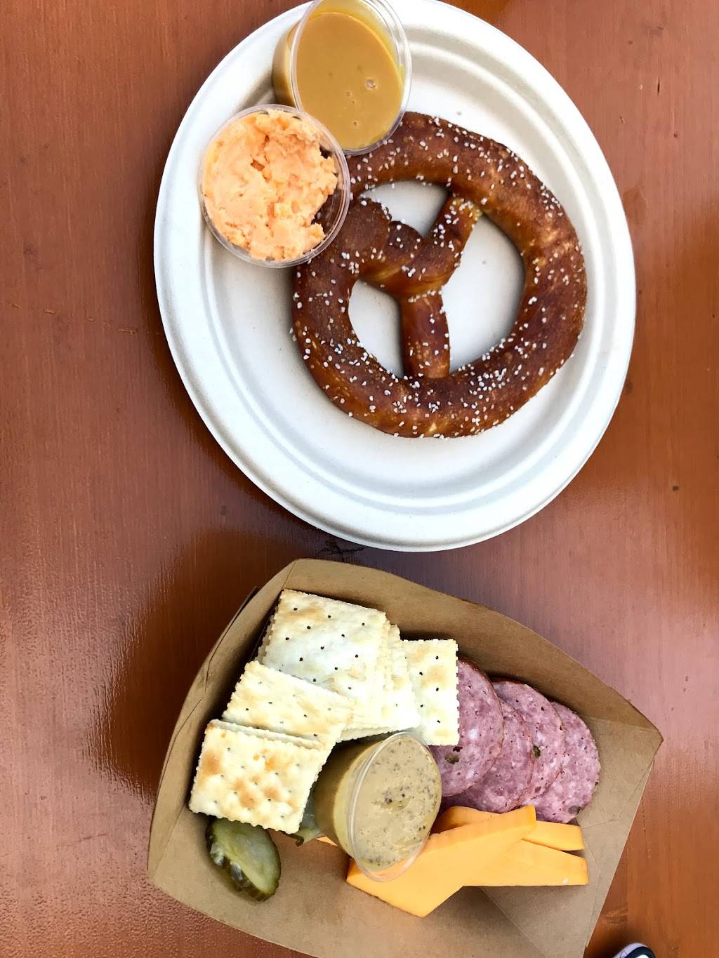 Von Elrods Beer Hall & Kitchen | restaurant | 1004 4th Ave N, Nashville, TN 37219, USA | 6158661620 OR +1 615-866-1620