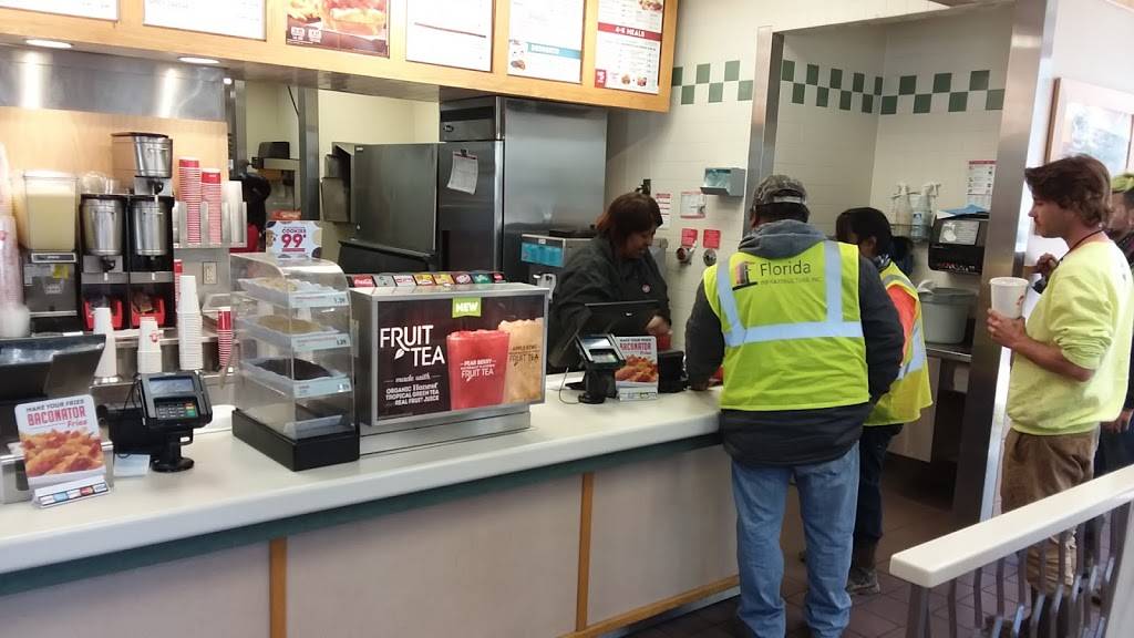 Wendys | restaurant | 10101 New Berlin Rd, Jacksonville, FL 32226, USA | 9047149158 OR +1 904-714-9158