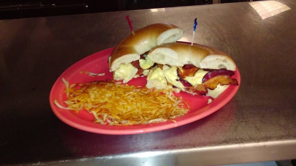 Blakes Restaurant | restaurant | 353 S Main St, Manchester, NH 03102, USA | 6036690220 OR +1 603-669-0220